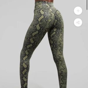 BuffBunny snake print 🐍